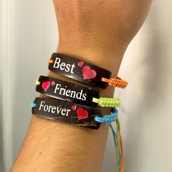 Pulseras de la Amistad Hechas a Mano - Amigos con Estampado de Coco (surtido)