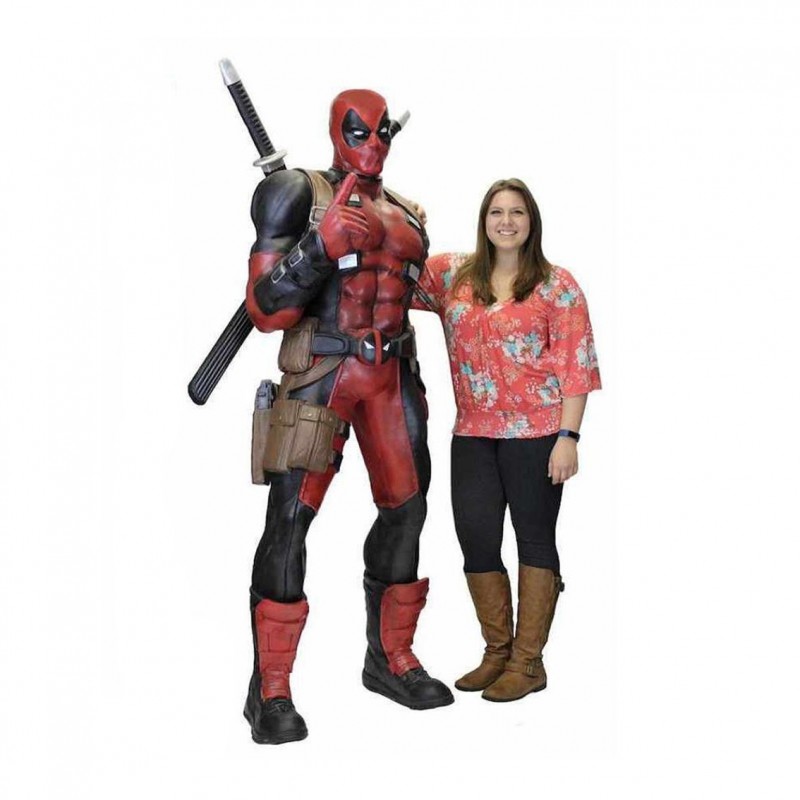 Figura neca marvel deadpool tamaño real