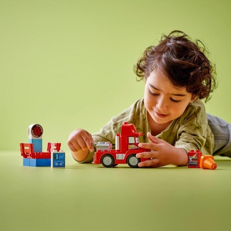 Lego duplo mack en las carreras